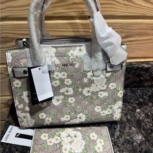 Nine West Floral Satchel purse set in Beige and White